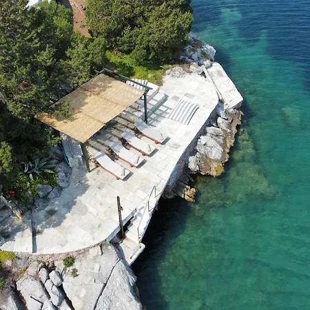 Mitzela Villa *