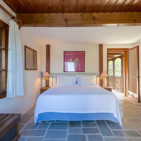 Mitzela Villa